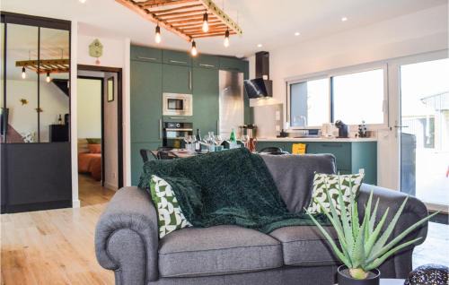 Le Vieux-Bourg House | Amazing Home In Le Vieux-Bourg