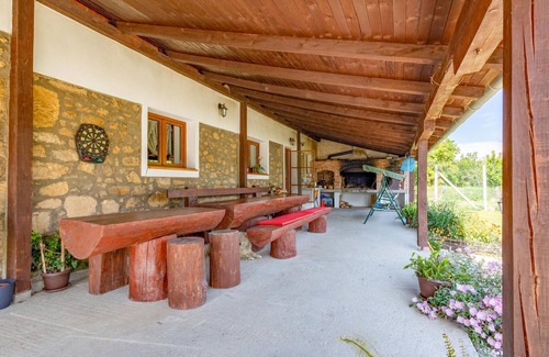 Velika House | Amazing home in Oljasi with sauna