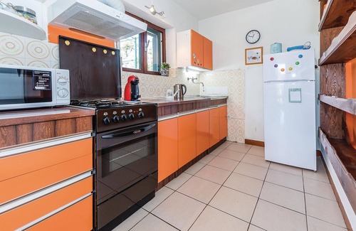 Zaboric House | Amazing home in Zaboric with kitchen