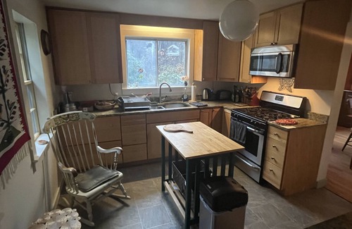 Belfast House | Amazing house in the forest; 10 minutes to Belfast