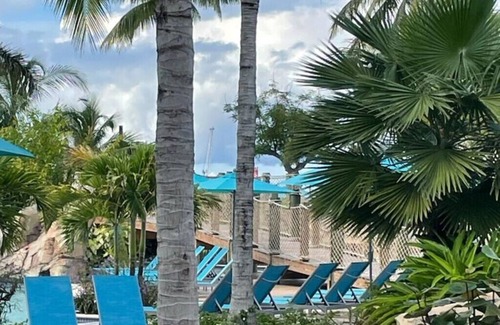 Downtown Nassau House | Amazing Island Cottage/2BR in the heart of Nassau! Best location! No car needed!