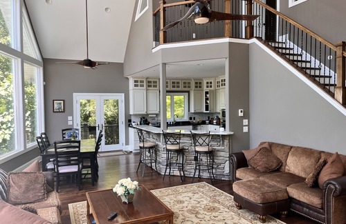 Salem House | Amazing Lake Keowee Home! Private Dock, Fire Pit, and Bunk House by the water!