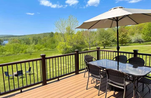 Oxford Cabin | Amazing Lake View~Wood Stove~Deck~Outdoor Shower