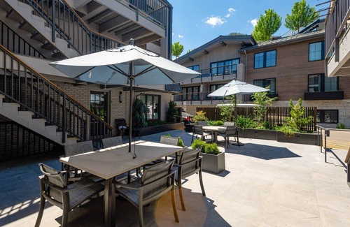 Aspen Condo | Amazing Location - Just Steps To Aspen Mtn, Restaurants, Shops & Nightlife. W/D, FP, AC In Bedrooms