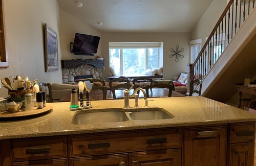 Four O'Clock Condo | Amazing location! Ski-in/Ski-outnOnly President’s Day weekend open
