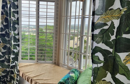 Ocho Rios Villa | Amazing Location w/Oceanview! Walk to town, beach, & dinner.