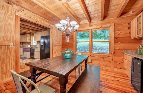 Kedron House | Amazing log cabin,12 min to Arrington Vineyards, 28 min to Nashville downtown.