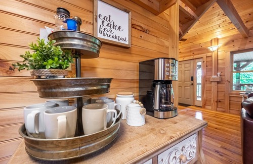Kedron House | Amazing log cabin,12 min to Arrington Vineyards, 28 min to Nashville downtown.