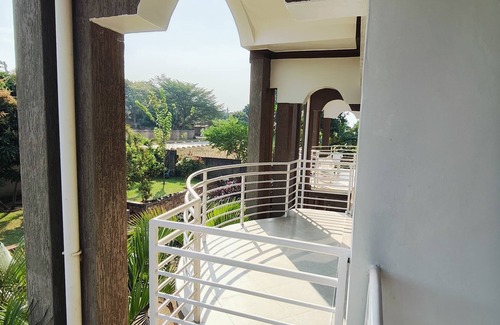 Entebbe House | Amazing Luxury Bari Mutz Apartment Entebbe. 5-10 mins drive to Entebbe Airportn