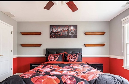 Medford House | ⭐️ Amazing Mansion Retreat Available for You⭐️