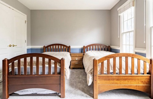 Medford House | ⭐️ Amazing Mansion Retreat Available for You⭐️