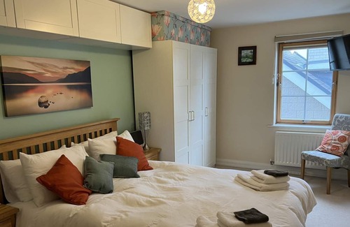 Portishead Apartment | Amazing Marina view Apartment with Balcony Bristol