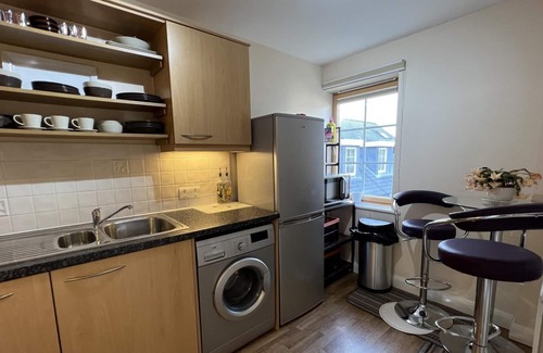 Portishead Apartment | Amazing Marina view Apartment with Balcony Bristol