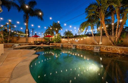Southeast Anaheim House | Amazing Modern Pool House near Disneyland