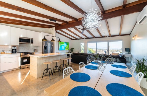 Canoga Park Villa | Amazing Mountain and Valley Views - 3 King Beds, Tesla Charger, Sauna