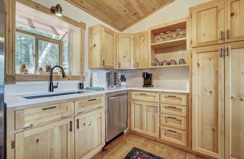 Quandary Village House | AMAZING MTN VIEWS!Hot Tub!Pets!Game Room!Sauna!Fitness Equipment!Near Trails!