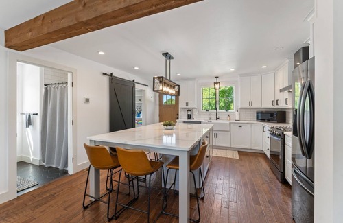 Narragansett House | Amazing new construction in this beautiful home, walk to Rodger Wheeler Beach.