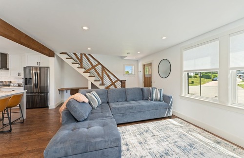 Narragansett House | Amazing new construction in this beautiful home, walk to Rodger Wheeler Beach.