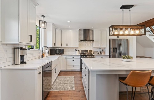 Narragansett House | Amazing new construction in this beautiful home, walk to Rodger Wheeler Beach.