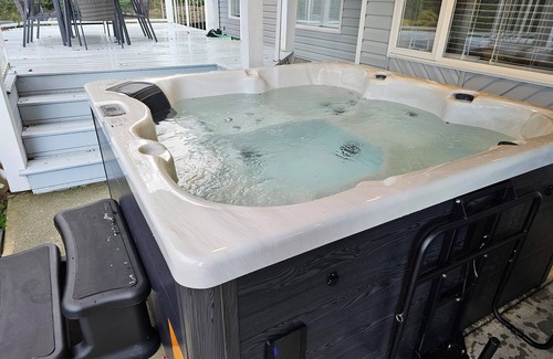 Regional District of Nanaimo House | Amazing ocean and ravine view home! Hot Tub, BBQ!