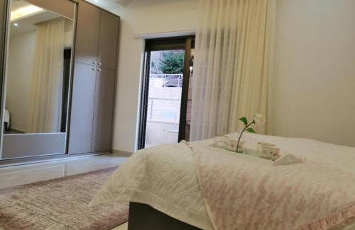 Jabal Al-Hussein Apartment | Amazing one Bedroom Apartment in Amman Elwebdah 1