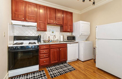 Ampere Apartment | Amazing & Only Steps to NYC Train