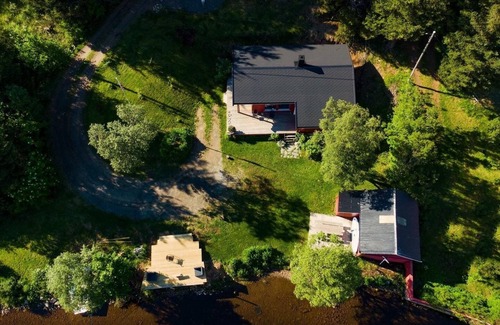 Vestvagøy Cabin | Amazing place with boat, kayak, SUP and mountain view. Wifi and free parking.