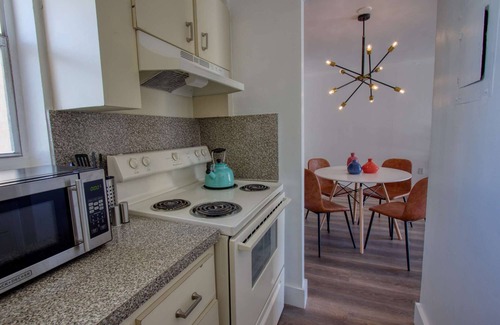 Midtown Condo | ✨ Amazing Renovated One Bedroom w/Free Parking and Pool