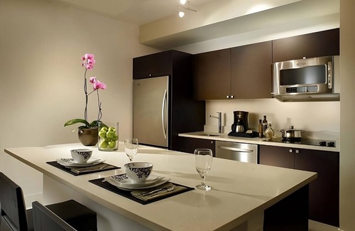 Ludlam Hotel | Amazing Rertreat in this Relaxing Accommodation | Balcony + Full Kitchen