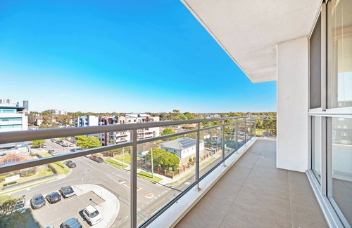 Liverpool Apartment | Amazing scene/2Br Apt/Shopping/Train/Hospital