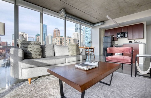 South Loop Apartment | Amazing South Loop 2BR w/Rooftop, 3 Blocks to Grant Park, by Blueground