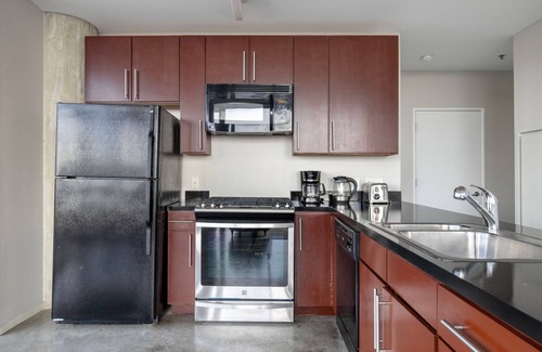South Loop Apartment | Amazing South Loop 2BR w/Rooftop, 3 Blocks to Grant Park, by Blueground