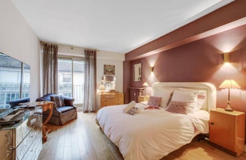 Passy Apartment | Amazing Spacious apt Paris Eiffel Tower 2 Bdr 4/7 P