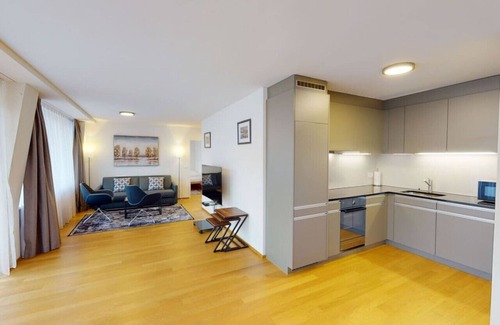 Sihlfeld Apartment | Amazing/sunny 2BR flat in the city center (West 6)