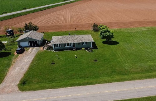 Summerside House | Amazing sunrise and sunsets, 10 minute walk to shore of Malpeque Bay.