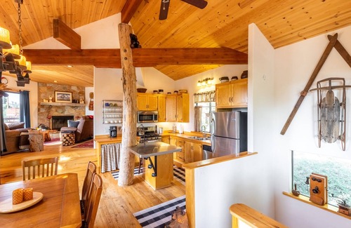 Green Valley Lake Cabin | Amazing sunset views over Green Valley Lake, BBQ, Firepit, Hikes!