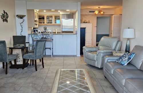 Villa Sabine Condo | Amazing Sunsets, Boating and Gulf