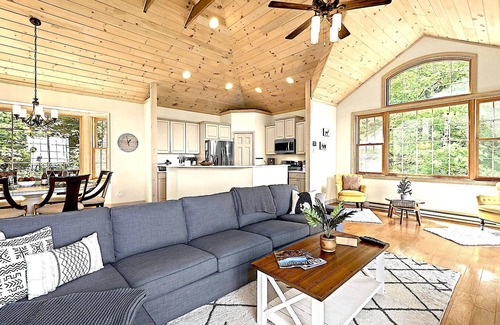 Beech Mountain Cottage | Amazing View ~5000ft, Golf Club 5 min, Sauna, Hot Tub, Wi-Fi, Game Room, Bonfire