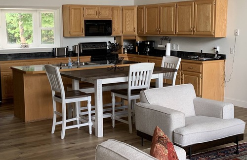 Unaka House | Amazing view from the Family Lake Retreat