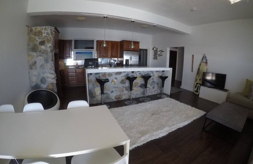 Rendezvous & Ditleff Apartment | Amazing views, great breeze, huge infinity pool & hot tub, 2-5 BR