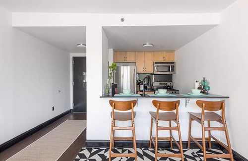 Bowery Condo | Amazing Views, Marble Bath, Free Gym, Doorman, Elevator!
