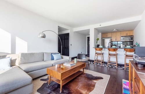Bowery Condo | Amazing Views, Marble Bath, Free Gym, Doorman, Elevator!