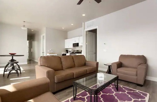 Hurricane House | Amazing VIEWS, NEW quiet home, bonus Fitness Room!