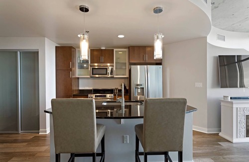 Downtown Denver Condo | Amazing views of Downtown Denver from this 36th floor Stunner!