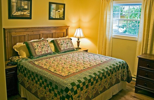 Lake of Bays Cottage | Amazing Views! The Muskokan Cottage at Blue Water Acres