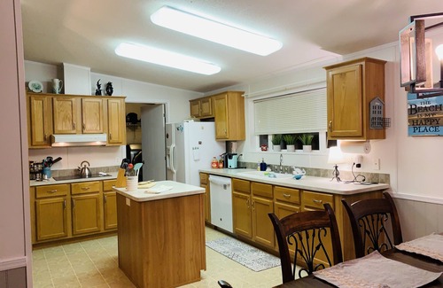 Meadview House | Amazing Views with 3 bedrooms near Grand Canyon and Skywalk