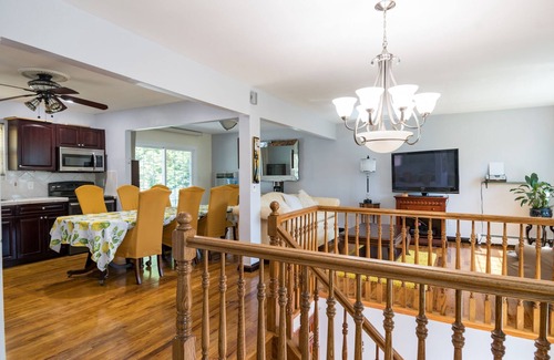 East Massapequa House | AMAZINGLY RELAXING 2nd floor - full 2 BR/Bath/Full kitchen/Diswasher