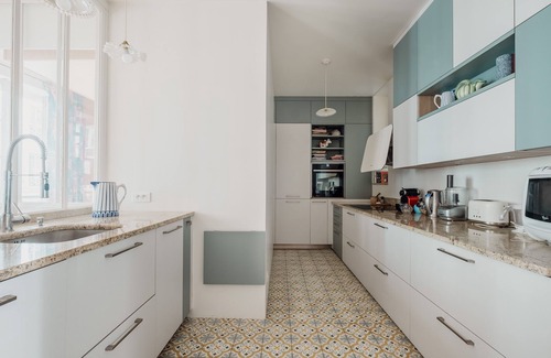 Vivienne Apartment | Amber Blush, by Veeve