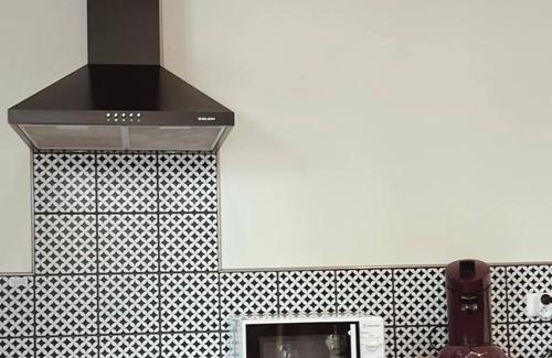 Biganos House | Amber House rated 3☆ - Private Spa & Heated Pool