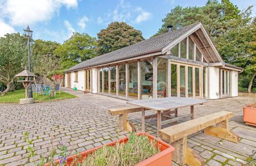 Ashover House | Amber Lodge